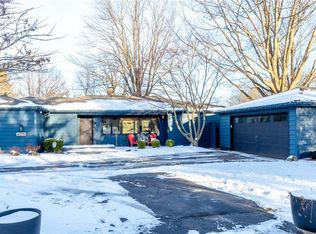 4775 Som Center Rd, Moreland Hills, OH 44022