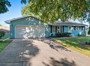 1110 Michaline Dr, Green Bay, WI 54304