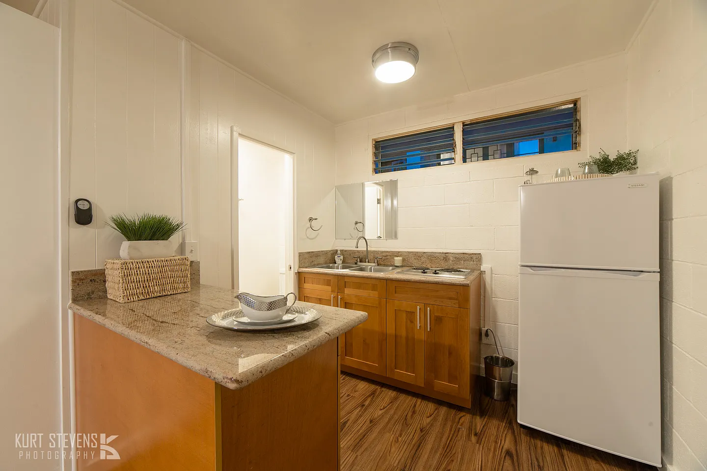242 Kaiulani Avenue - 11 — Photo 2