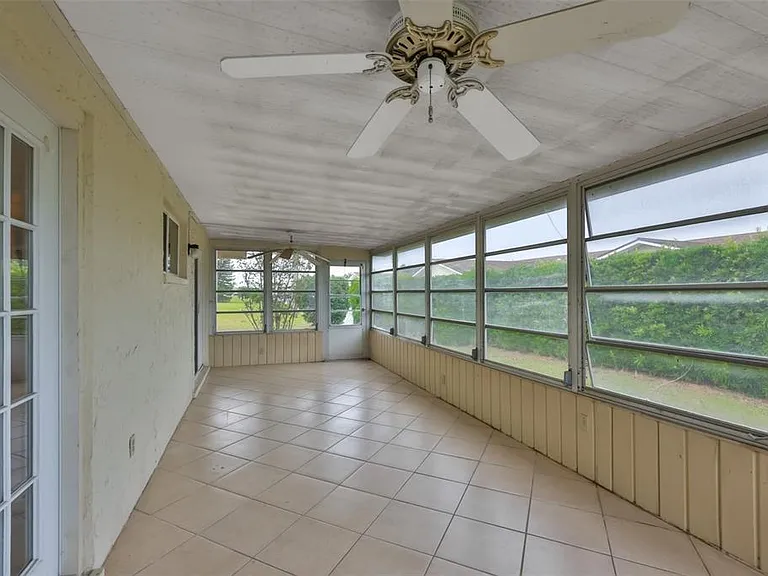 207 Islip Way — Photo 23