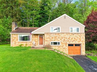 3975 Green Valley Dr, Glenshaw, PA 15116
