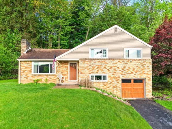 3975 Green Valley Dr, Glenshaw, PA 15116
