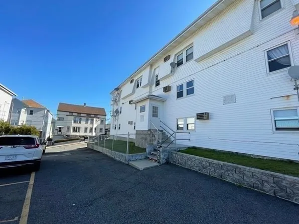 109 Langley St APT 4, Fall River, MA 02720