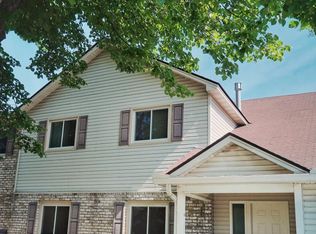 1003 Greenhaven Dr, Vadnais Heights, MN 55127