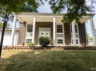 901 Torino Dr, Ballwin, MO