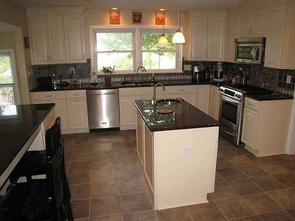 2nd image of 920 Queen Elizabeth Dr