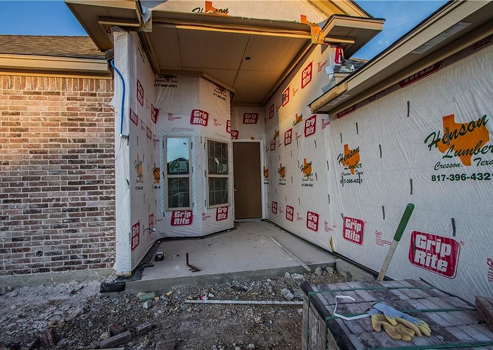2nd image of 210 Rees Ave