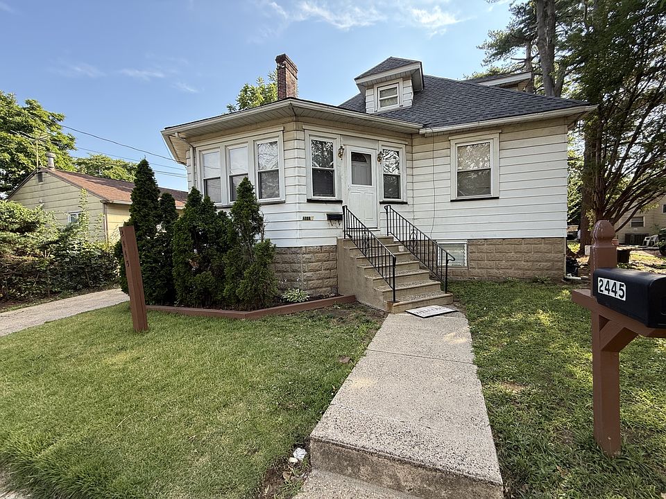 1st image of 2445 43rd St