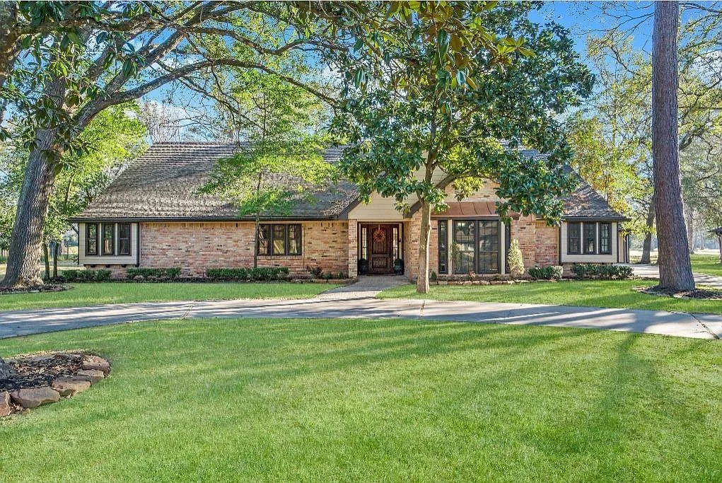 4 bed, 4.5 bath, 4329 sqft, $4,500 — Photo 1