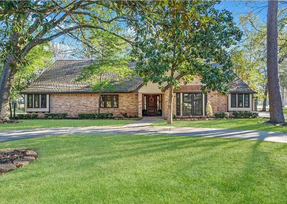 570 Roanoke Dr