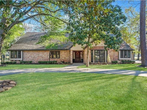 570 Roanoke Dr, Conroe, TX 77302
