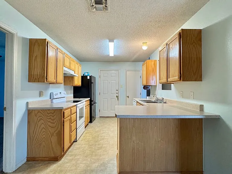 1205 Johnny Ln — Photo 3