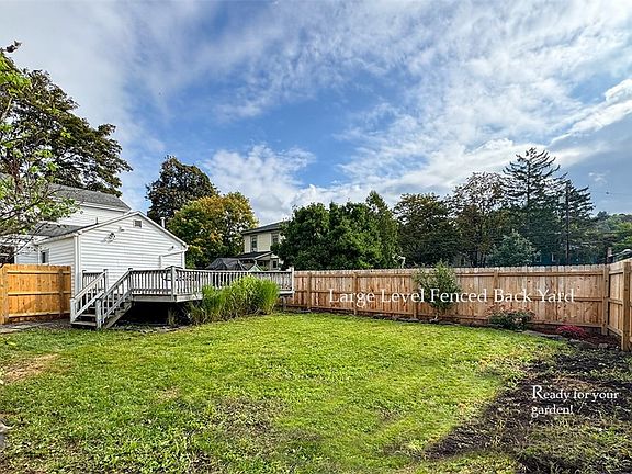 4th image of 209 E Yates St