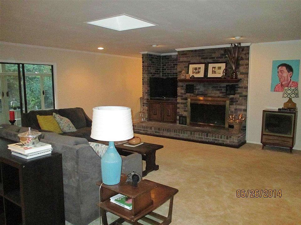 2nd image of 110 Bay View Rd