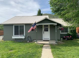 318 E Raymond St, Chelan, WA 98816
