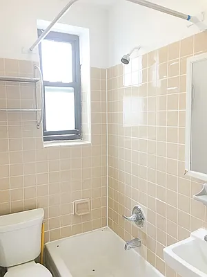 Rented by Bedford Realty USA Corp | media 6