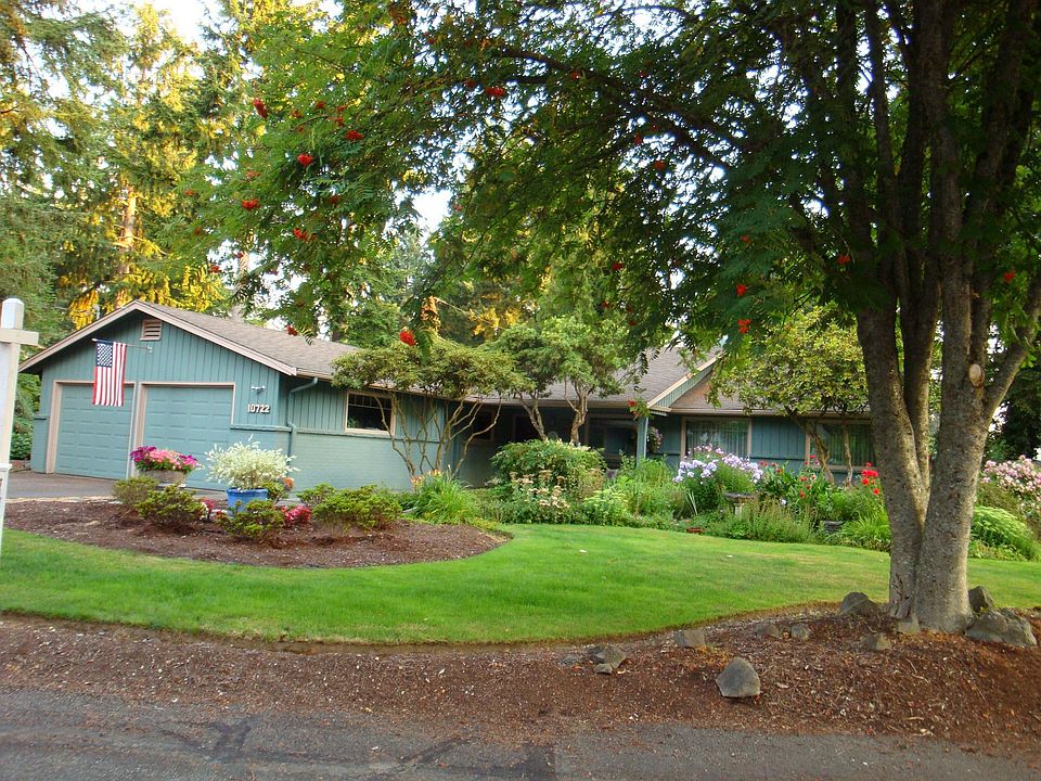 Magnificent Lakewood Home! Nestled in the woods,