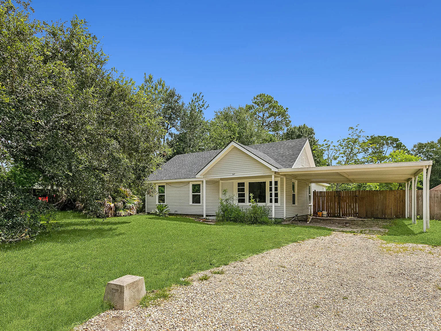 4 bed, 2.5 bath, 1405 sqft, $1,725 — Photo 1
