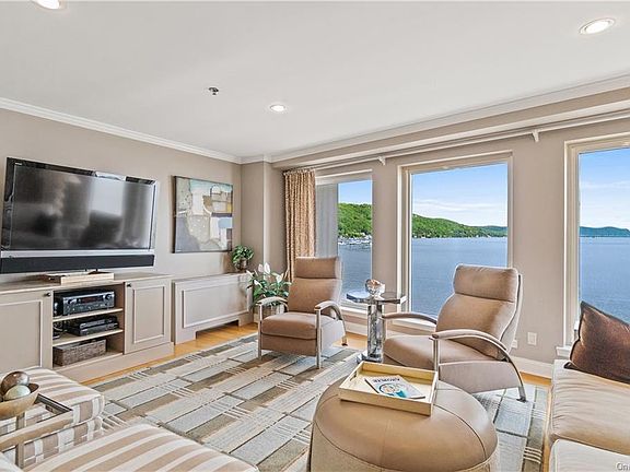 2nd image of 102 Harbor Cv