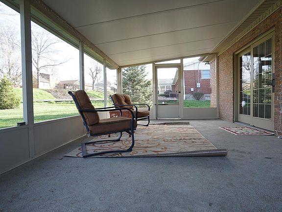 5th image of 3120 Lawrence Dr
