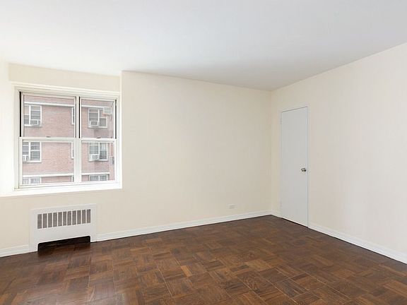 4th image of 570 Grand St #L1304