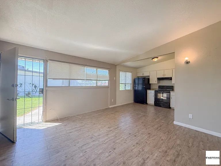 2123 W Devonshire Ave #15 — Photo 5
