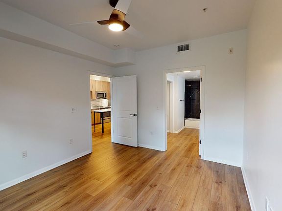 4th image of 3210 Esperanza Xing #1-4001