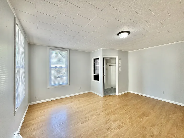 330 Lincoln St #1 — Photo 9