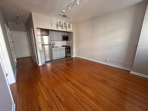 5th image of 160 E 82nd St APT 4