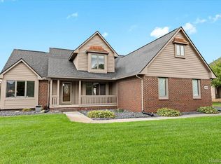 11004 Pembrooke Cir, South Lyon, MI