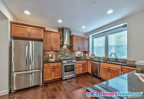 3rd image of 1019 10th Ave NE