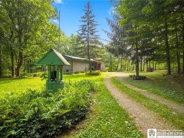 49 Oak St, Westfield, NY 14787