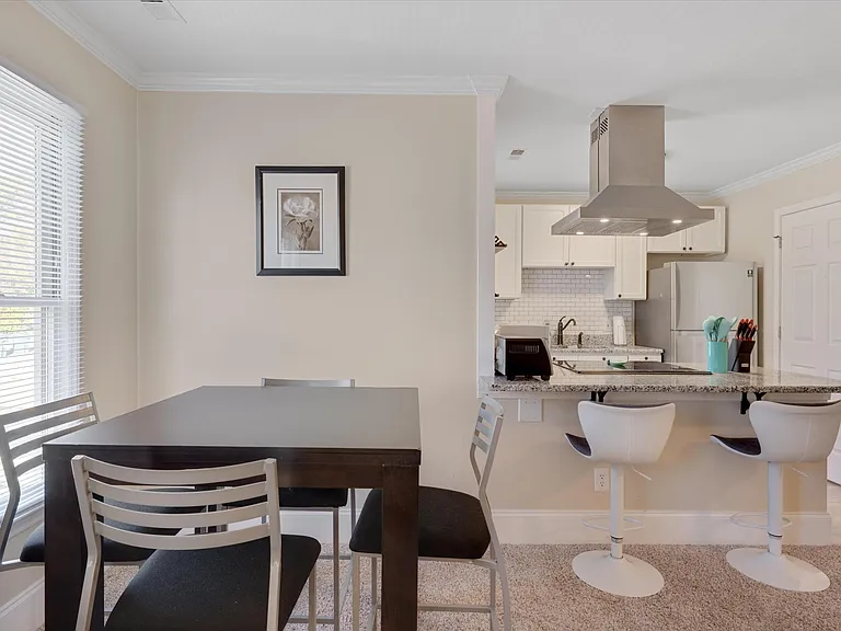 2225 Summit St #4 — Photo 6