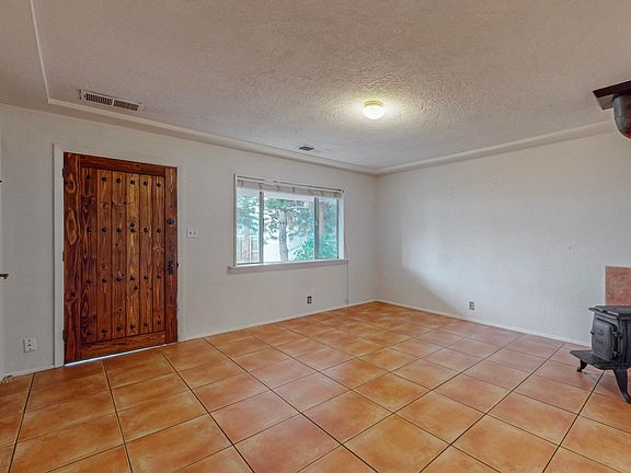 5th image of 1528A Taos St