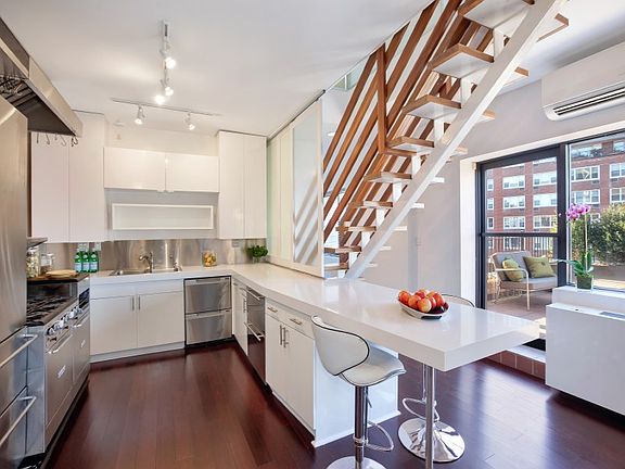 4th image of 196 6th Ave APT 7A