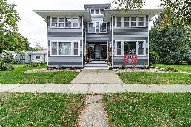 1st image of 115 E 12th St
