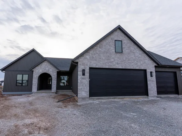 N8841 Galway Ln, Menasha, WI 54952