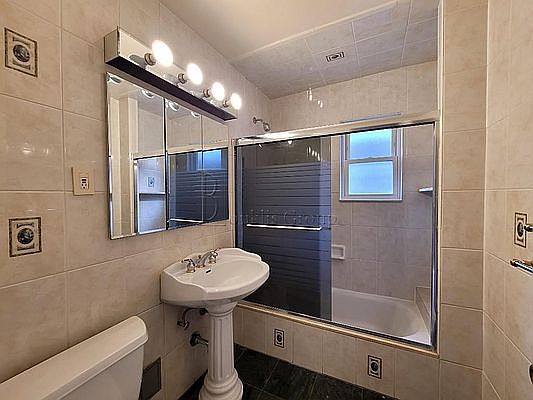 3rd image of 2807 33rd Ave Floor 2