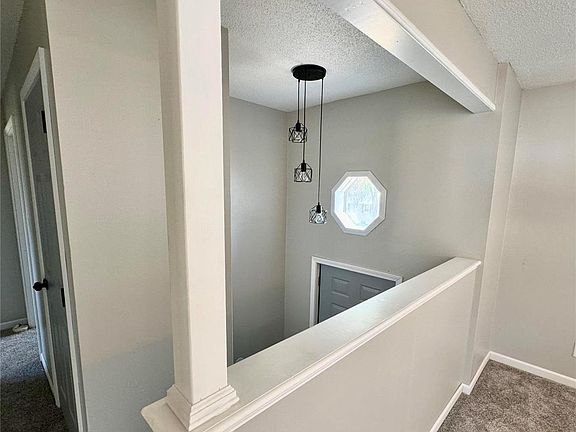 4th image of 308 Oakview Dr