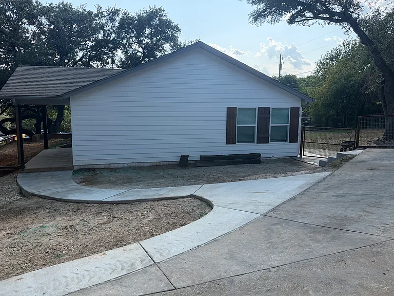 Driveway/Side of House