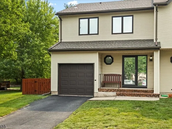 8 Maple Ct, Raritan Twp., NJ 08822