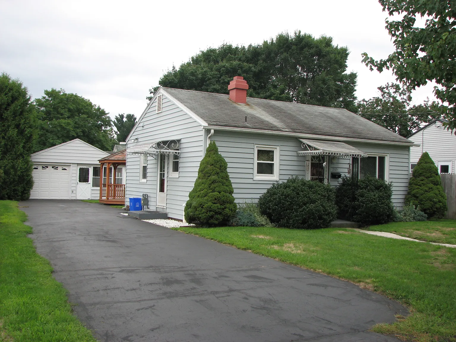205 Kendall Pl photo 1