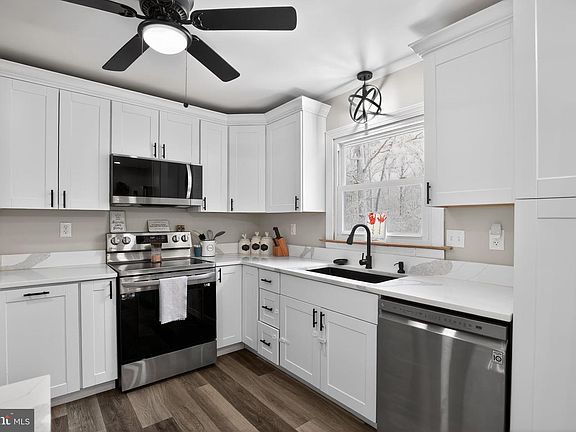 4th image of 25895 Hills Dr
