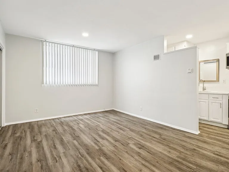 1275 Federal Ave — Photo 5