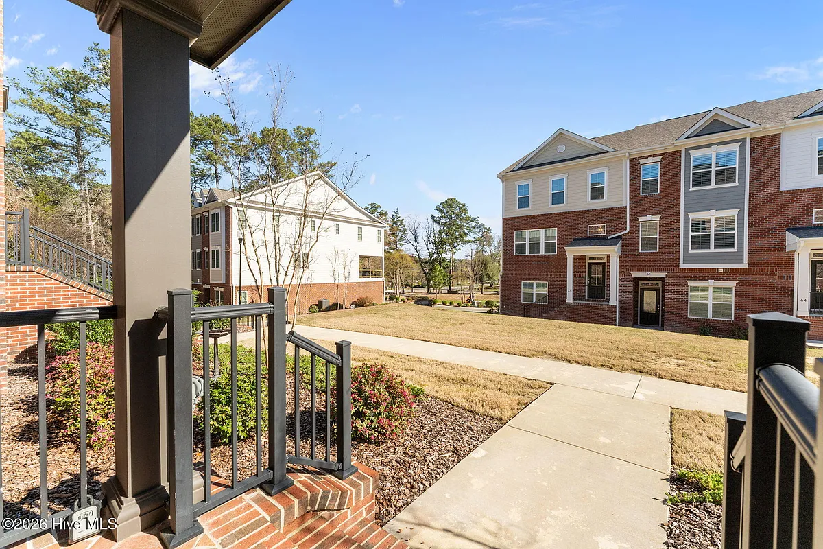 Building Photo - 12 Brownstone Ln