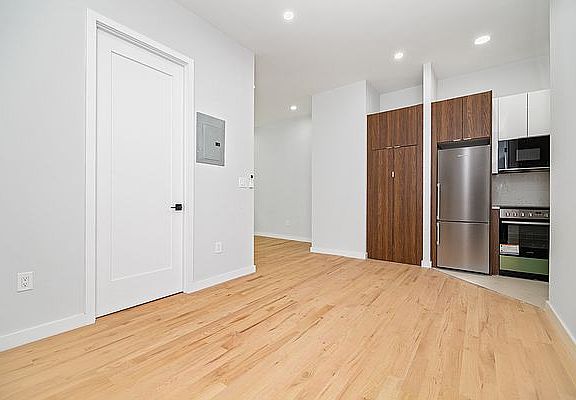 4th image of 117 W 57th St #4F