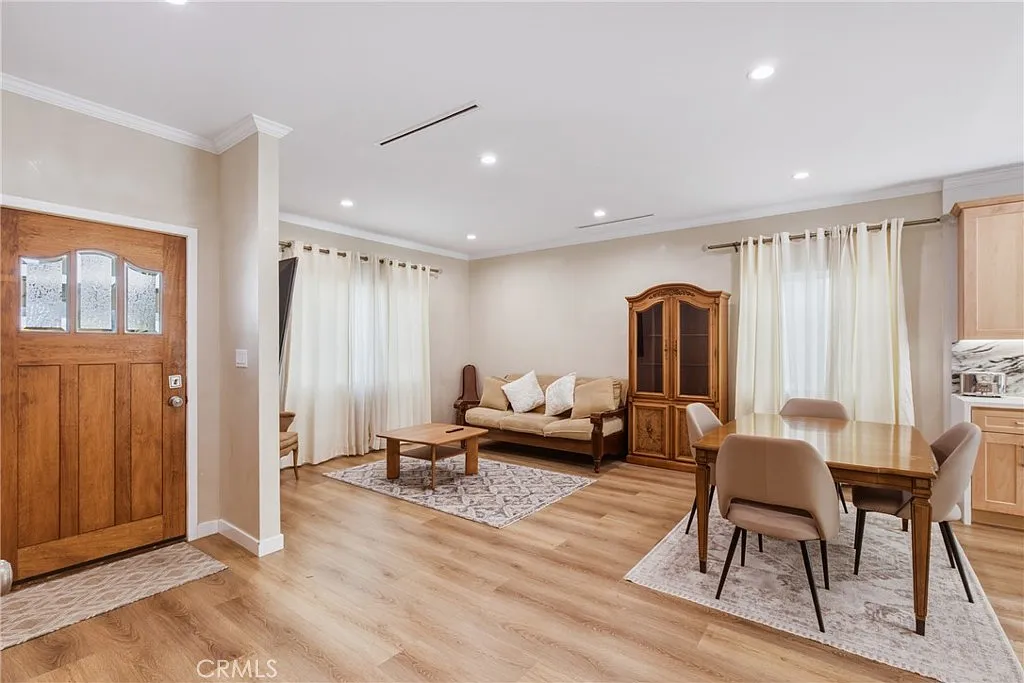 2 bed, 1200 sqft, $4,500 — Photo 2