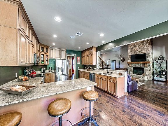 4th image of 1198 Pine Valley Dr
