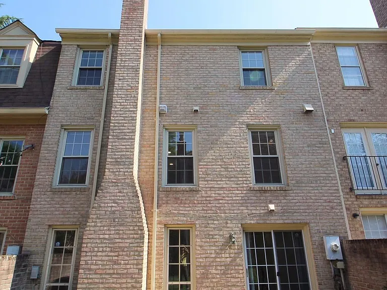436 N Park Dr — Photo 3