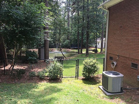 5th image of 142 Hunting Hills Dr